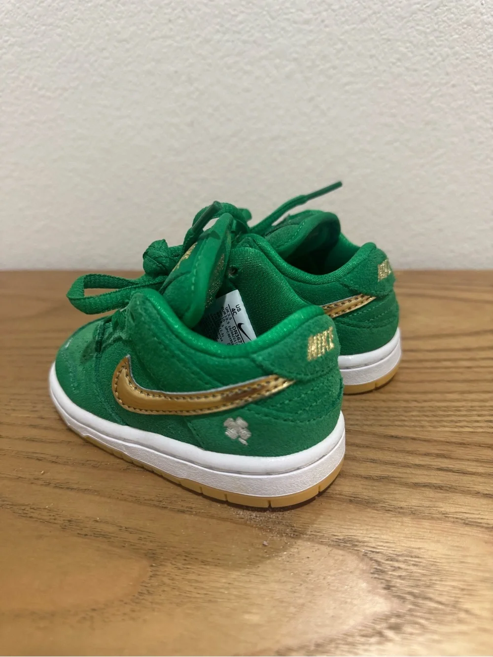 Nike SB Dunk Low Pro St. Patrick's Day Green Suede Gold Swoosh Gum Sole Size 4C